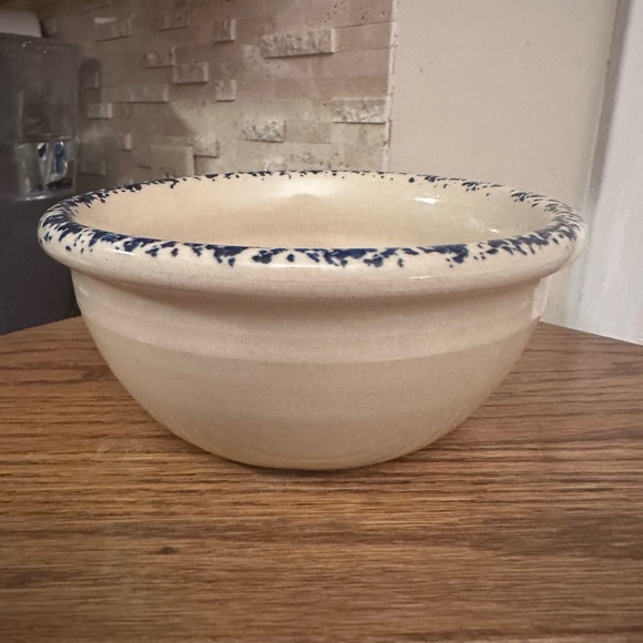 Yesteryears hand thrown Pottery Peanut Bowl - Picture 3 of 4